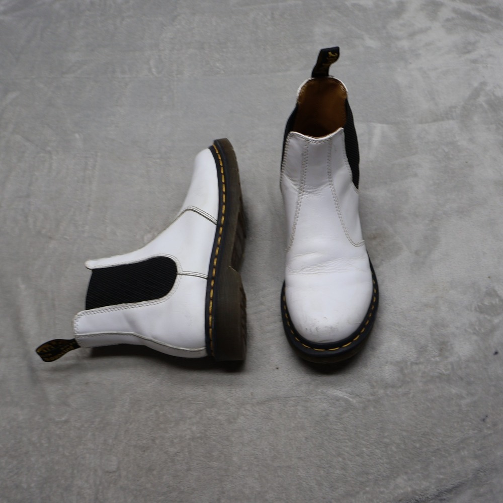 Dr Martens Womens 8 Ankle Boots White Chelsea Pull On Iconic Rugged Classic 2976